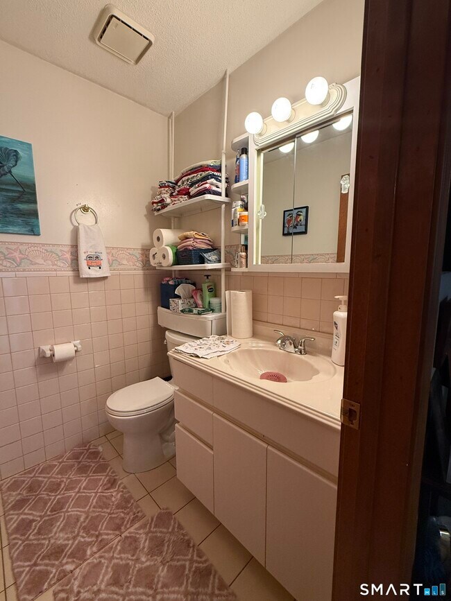 Building Photo - 43 Hoadley St