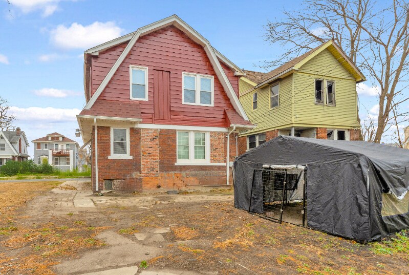 Building Photo - 2466 Highland St