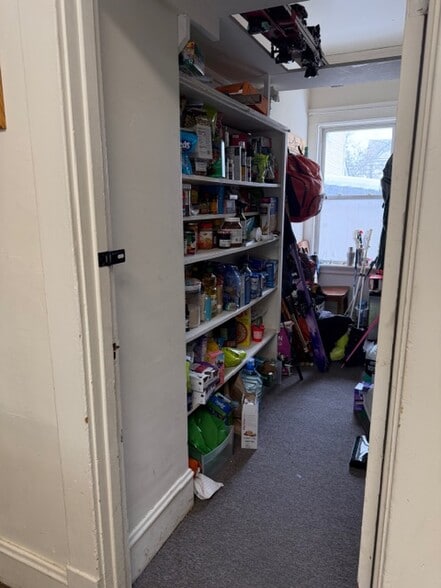 Building Photo - 18 Weston St