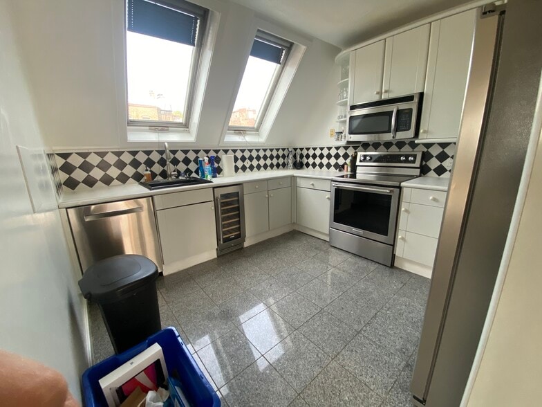 Building Photo - 21 Snow Hill St