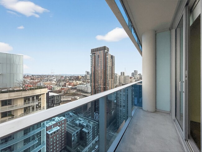 Building Photo - 737 Olive Wy