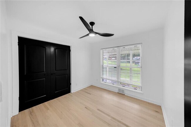 Building Photo - 929 Creekdale Dr