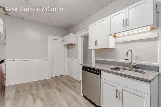 Building Photo - 196 W 8th Ave