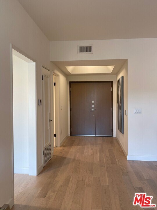 Building Photo - 723 Westmount Dr
