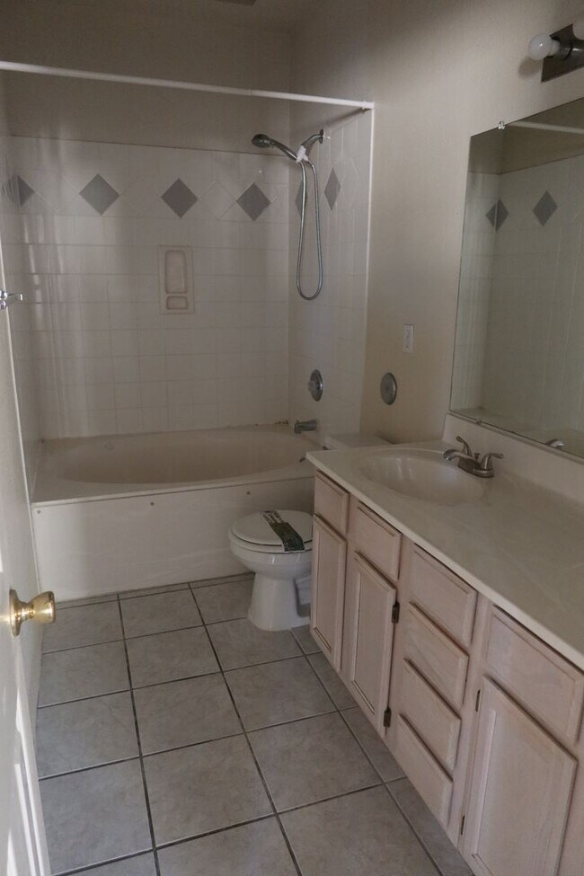 Building Photo - 3704 Leticia St