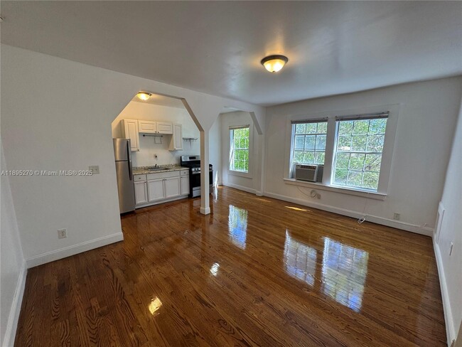 Primary Photo - 177 NE 50th St