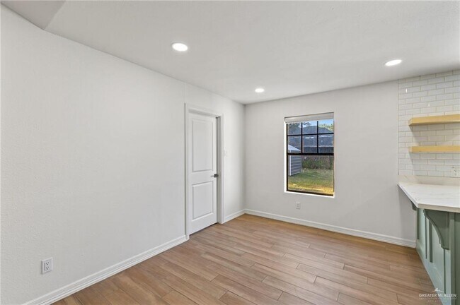 Building Photo - 104 Aldrin St
