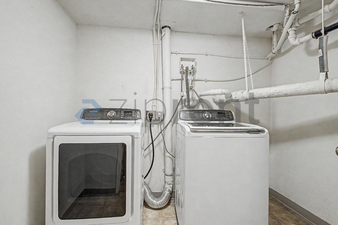 Building Photo - Unit
