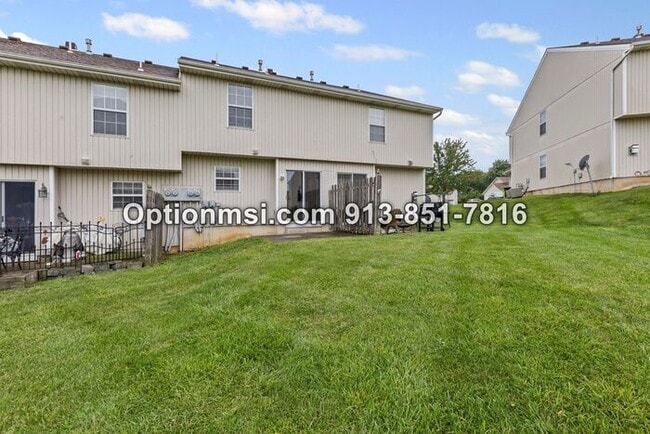 Building Photo - Beautifully updated
