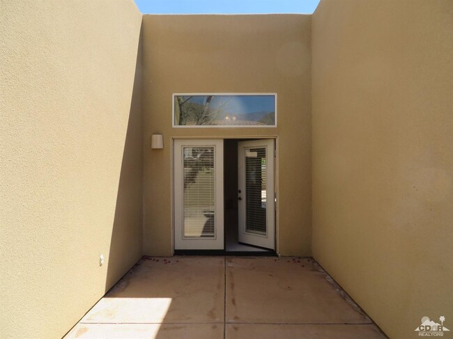 Building Photo - 53585 Avenida Velasco