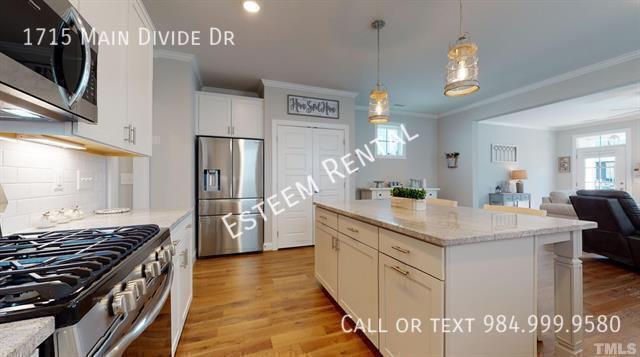 Building Photo - 1715 Main Divide Dr