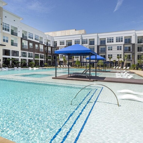 Building Photo - 401 W 25th St