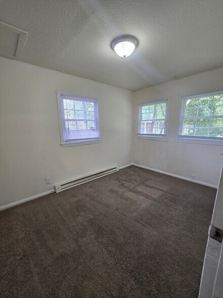 Building Photo - 1025 Bradley Ln