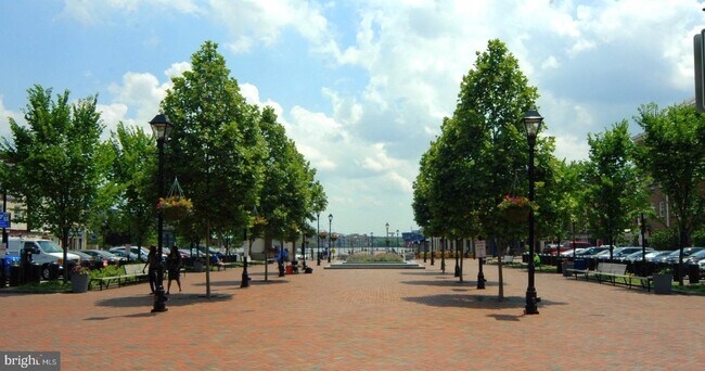 Building Photo - 706 S Bond St