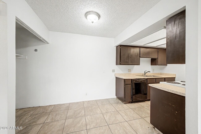 Building Photo - 2931 E Beck Ln