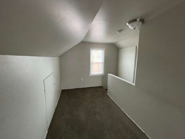 Building Photo - 18556 Kentfield St