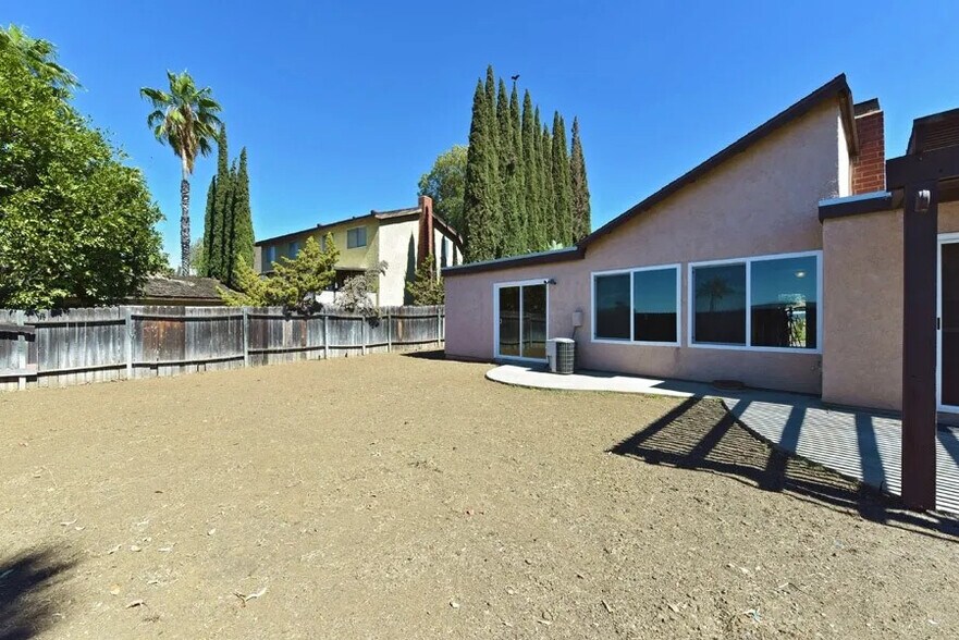 Building Photo - 402 Paseo Alegre