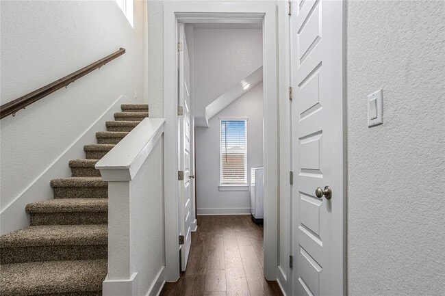 Building Photo - 6721 Empresa Dr