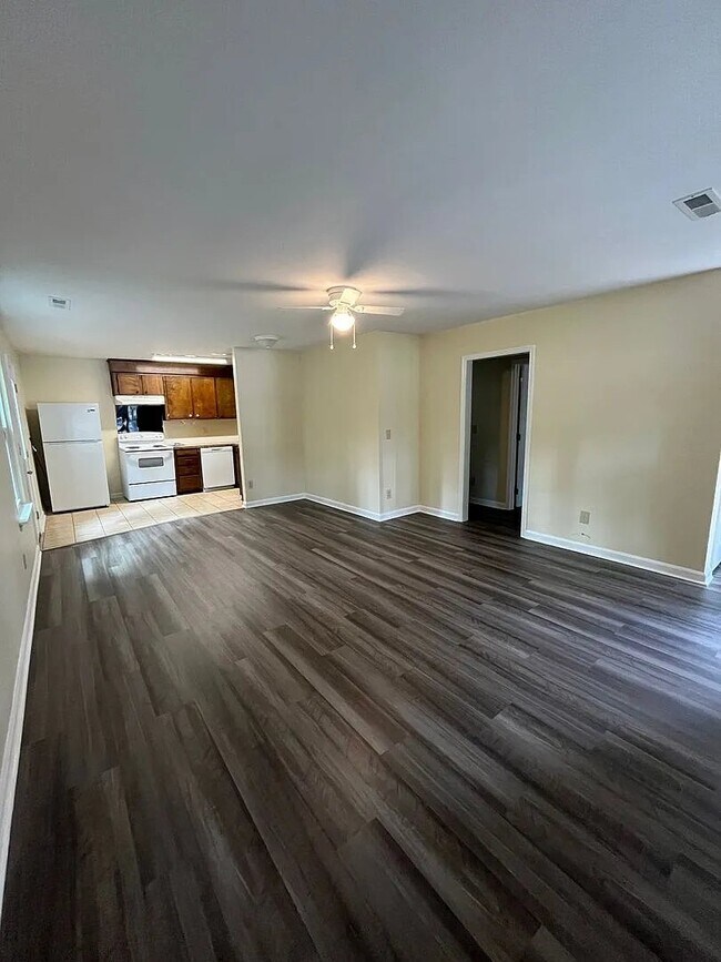 Building Photo - 805 Sandpiper Dr