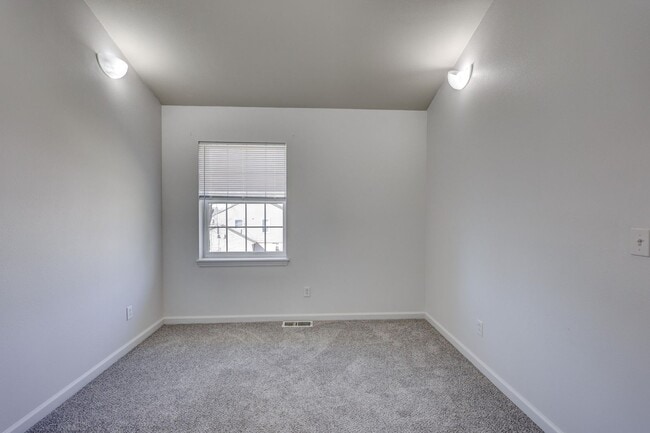 Building Photo - 1003-1005 Orchard St