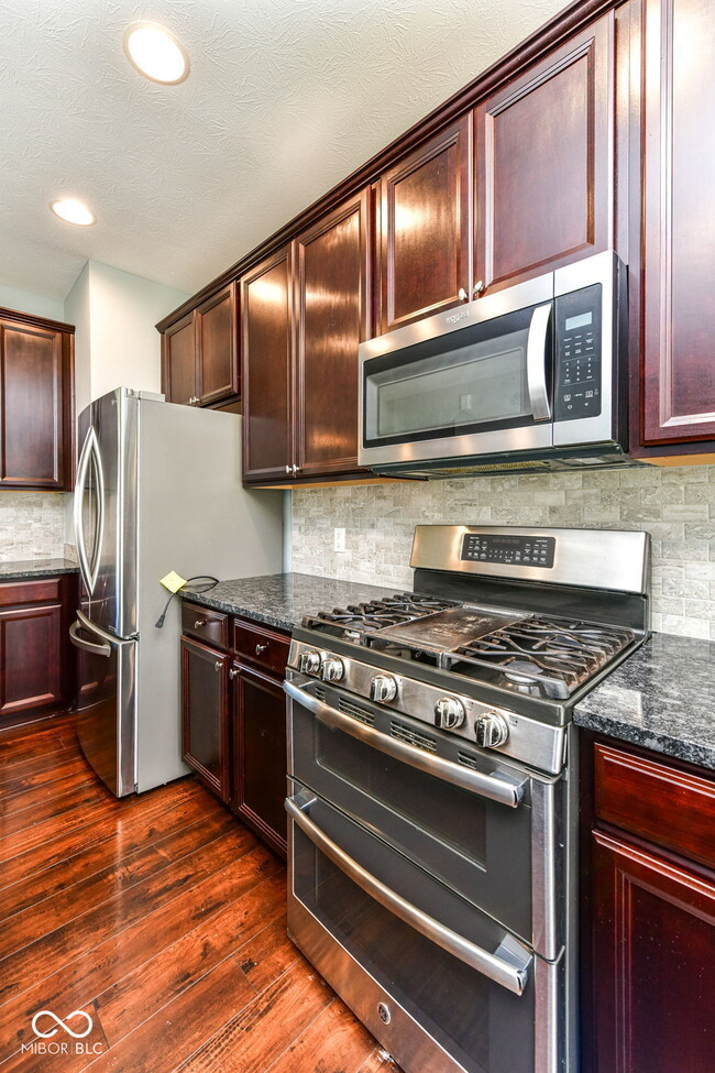 Building Photo - 9050 Mercer Dr