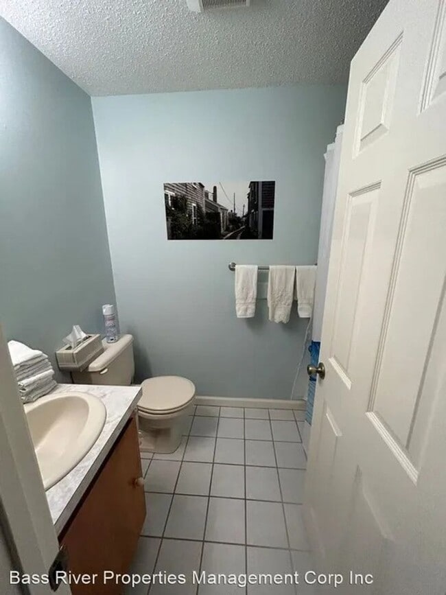 Building Photo - 2 Bedroom, 2 Bedroom Condo Year Round-Yarmouth Port