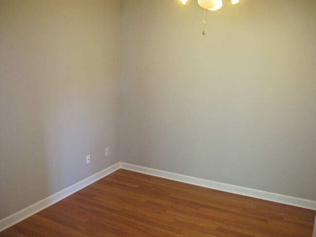 Building Photo - Upscale Lakefront Home  In the Heart of Martinez