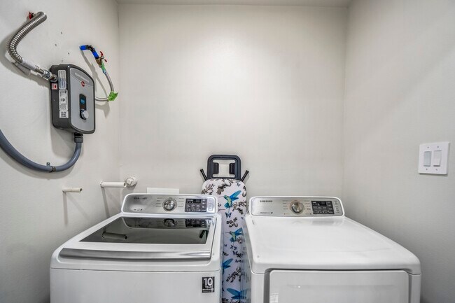 Building Photo - 2407 Cleburne St