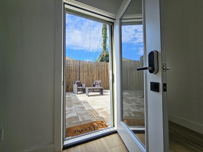 Building Photo - 2711 W 60th St