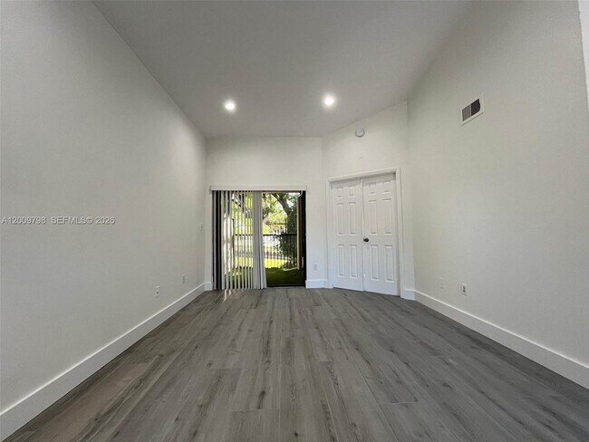 Building Photo - 9795 SW 138th Ave