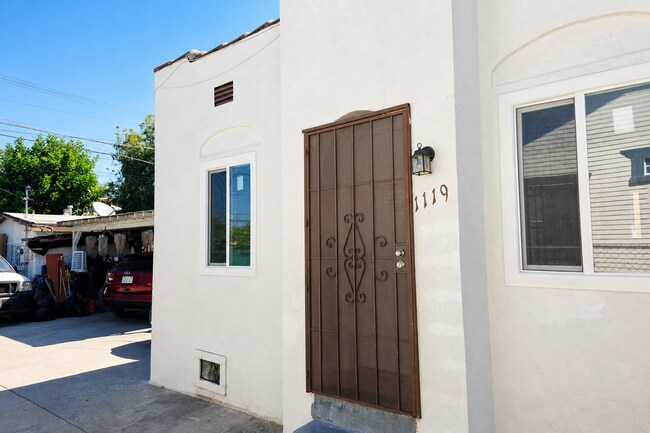 Building Photo - 1117-1119 W 58th Pl