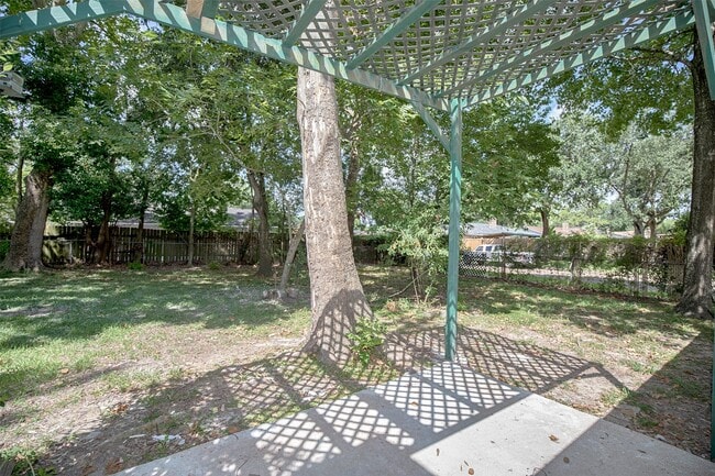 Building Photo - 802 Wavecrest Ln