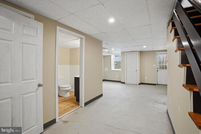 Building Photo - 220 N Orange St