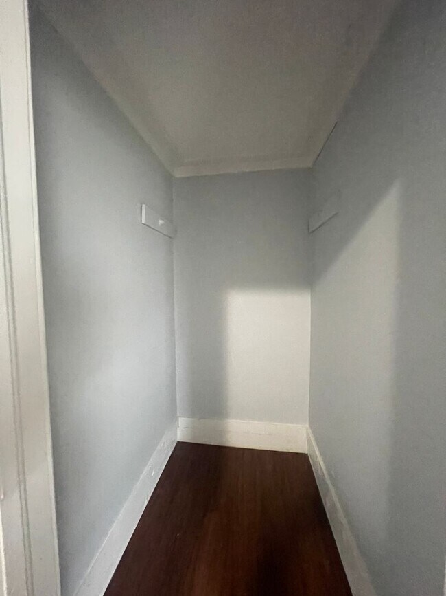 Building Photo - Remodeled 2 Bed/1 Bath home off 23rd!