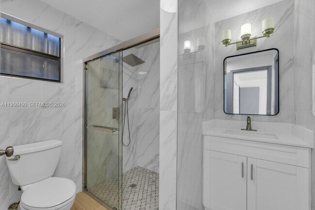 Building Photo - 1101 NE 24th Ct