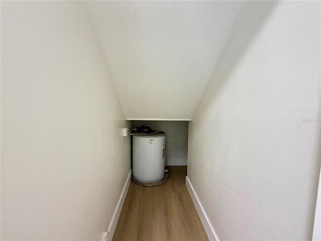 Building Photo - 5100 Picadilly Circus Ct