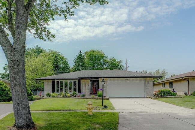 Primary Photo - 1820 N Andoa Ln