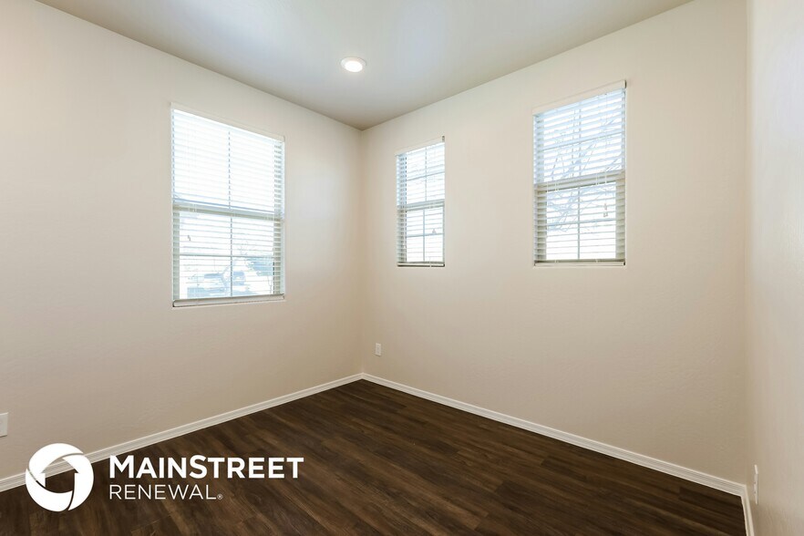 Building Photo - 16603 W Sierra St