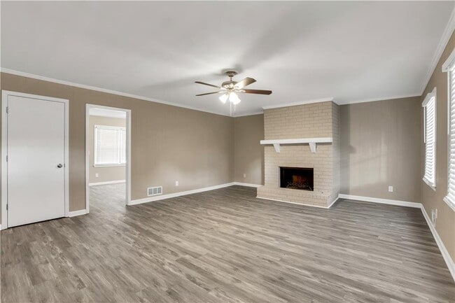 Building Photo - 4952 Pebblebrook Dr