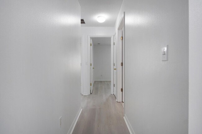 Building Photo - 103 Ridgebrook Ct