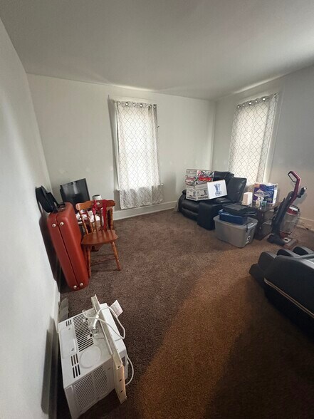 Building Photo - 904 46th St