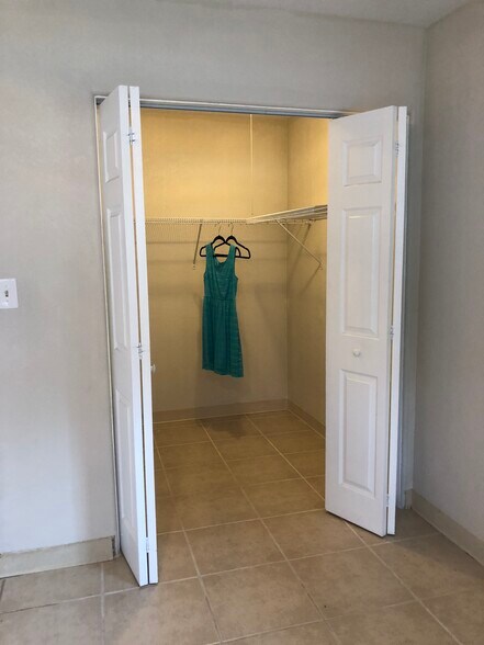 Walk In closet - 1915 18th Street NW