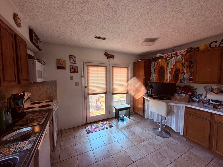 Building Photo - 9024 Highbridge Dr