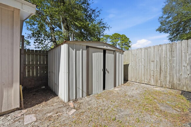 Building Photo - 20 Kohler Dr