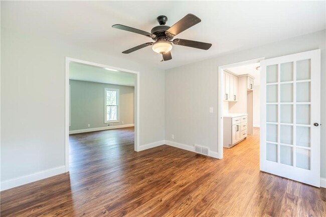 Building Photo - 104 Tumbleweed Dr