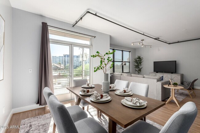 Building Photo - 1326 N Central Ave