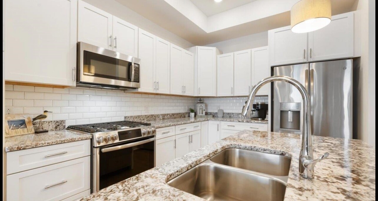 Building Photo - 5600 Lake Edge Rd