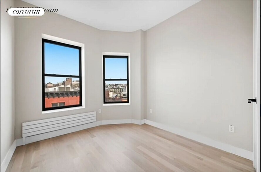 Building Photo - 492 11th St