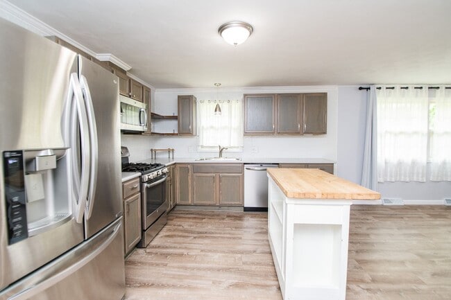 Building Photo - 3 bed 2 bath Ranch in Hobart