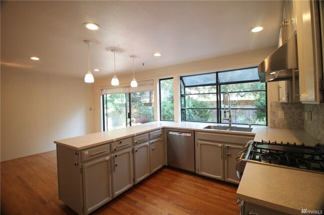 Building Photo - 1620 159th Pl NE